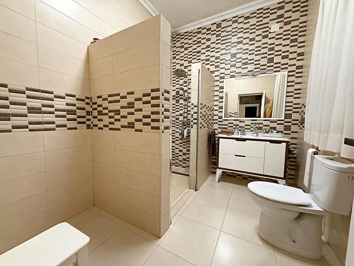 Baño de Casa adosada en venta en Pilas con Aire acondicionado y Terraza