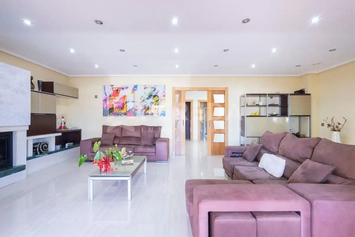 Sala de estar de Casa o chalet en venta en Roquetas de Mar con Aire acondicionado, Jardín privado y Piscina
