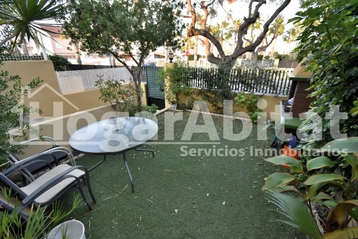 Terrassa de Casa adosada en venda en Burriana / Borriana amb Jardí privat, Terrassa i Piscina comunitària