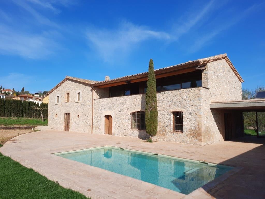 Vista exterior de Finca rústica en venda en Bàscara amb Aire condicionat, Calefacció i Jardí privat