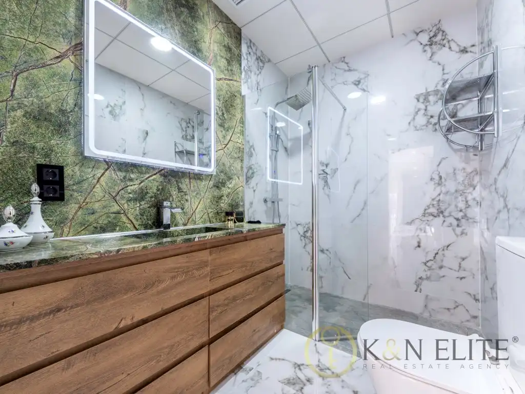 Bathroom of Houses for sale in Petrer  with Private garden, Terrace and Swimming Pool