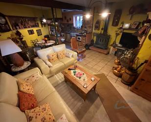 Sala d'estar de Casa o xalet en venda en Bustillo del Páramo