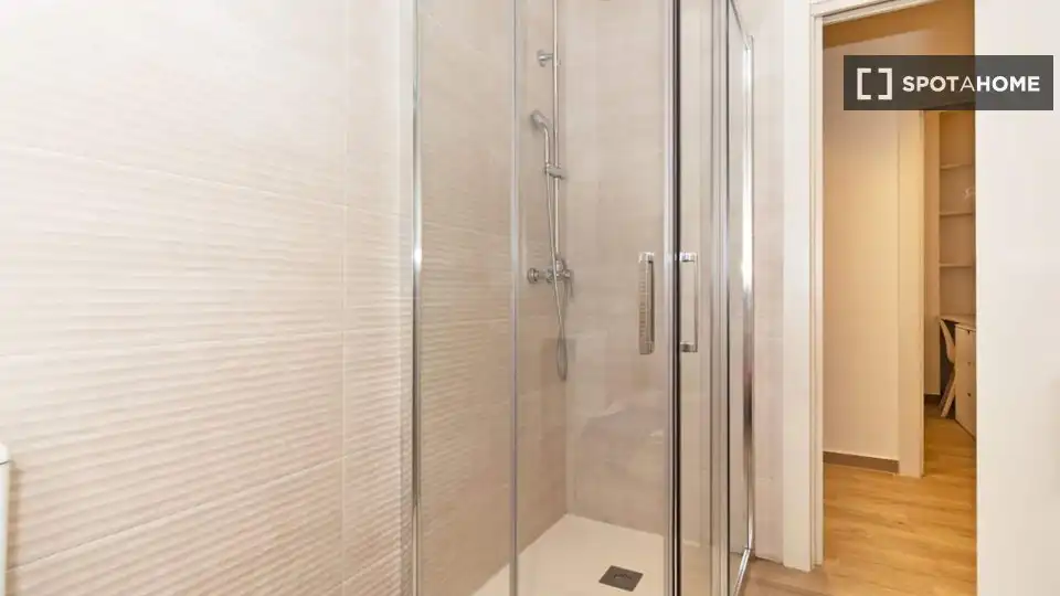 Baño de Piso de alquiler en Valencia con Aire acondicionado, Calefacción y Amueblado