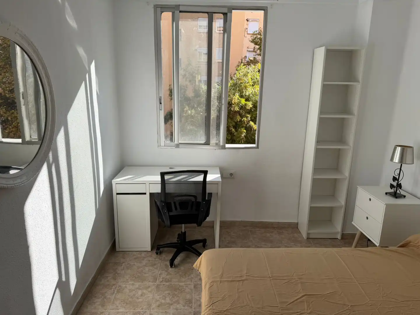 Schlafzimmer von Wohnung zur Miete in Valencia mit Möbliert, Ofen und Waschmaschine