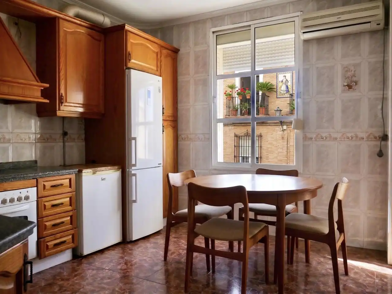Kitchen of Flat for sale in Sevilla  with Air Conditioner and Furnished