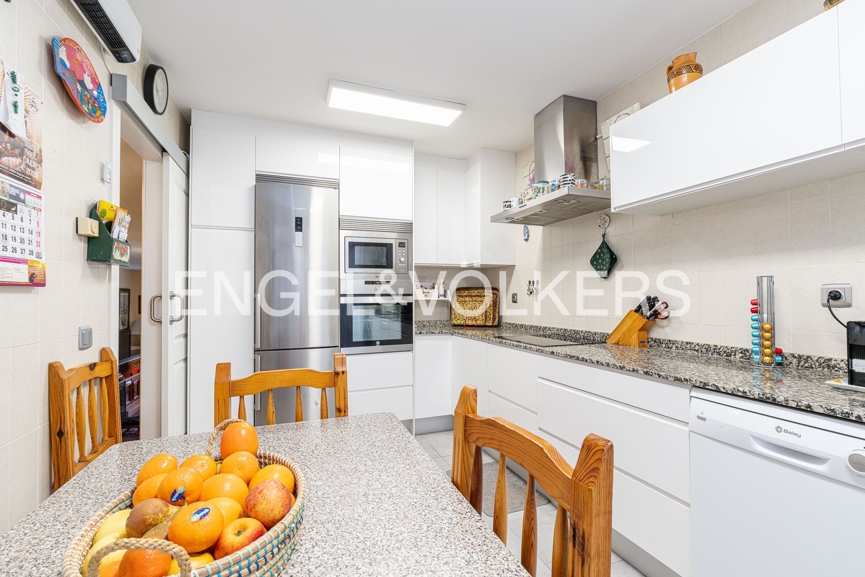 Kitchen of House or chalet for sale in Las Rozas de Madrid  with Air Conditioner, Heating and Private garden
