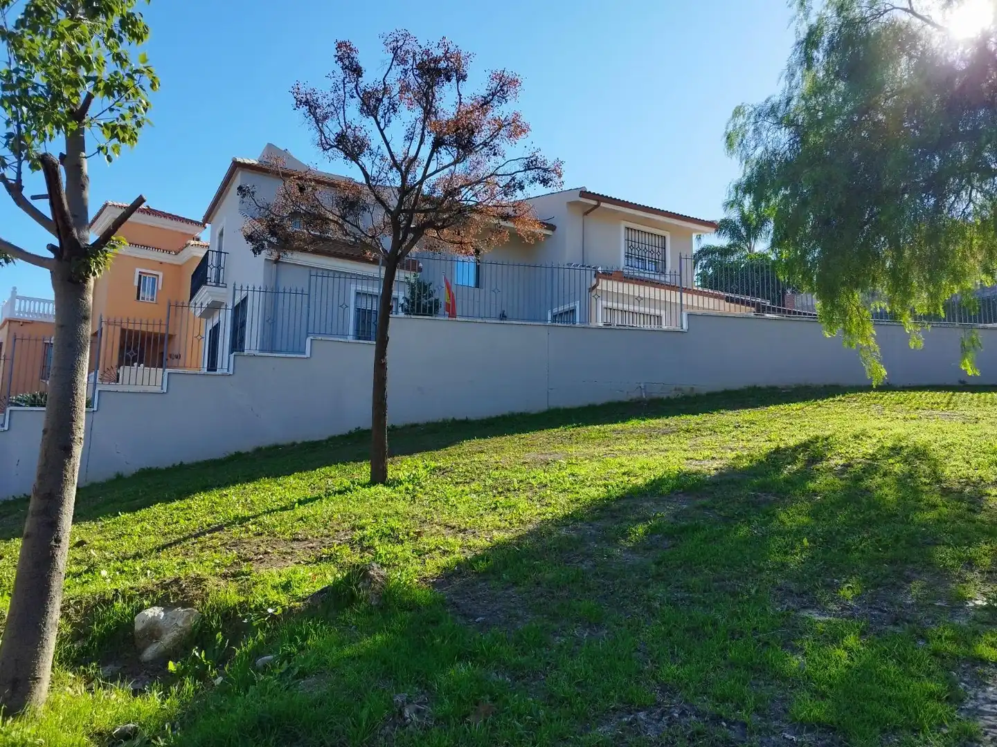 Vista exterior de Casa o chalet en venta en Alhaurín de la Torre con Aire acondicionado, Calefacción y Piscina