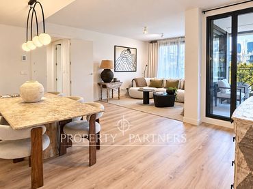 Penthouse with pool for sale in Calle Bausá