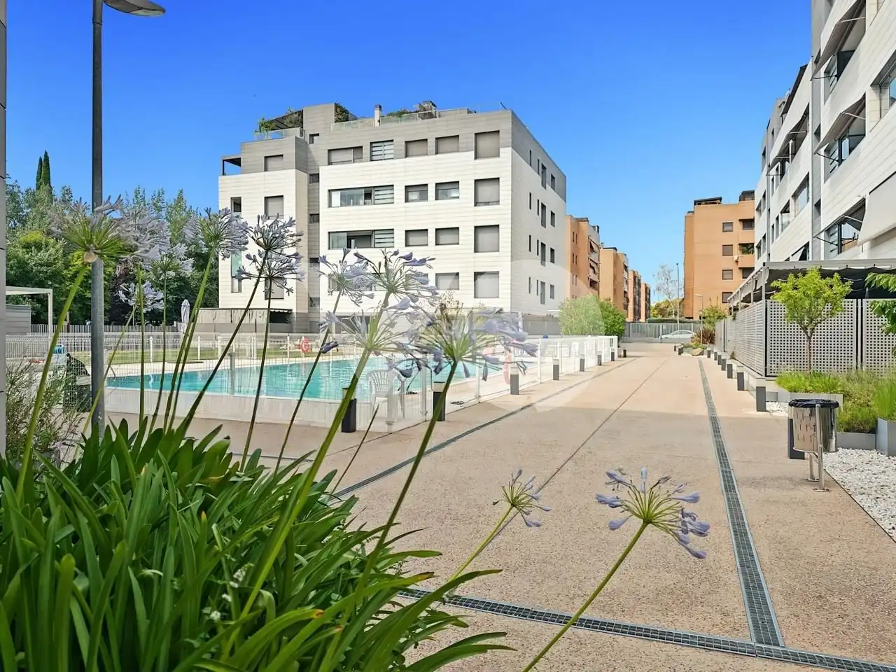 Piscina de Dúplex en venda en Madrid amb Aire condicionat, Calefacció i Terrassa