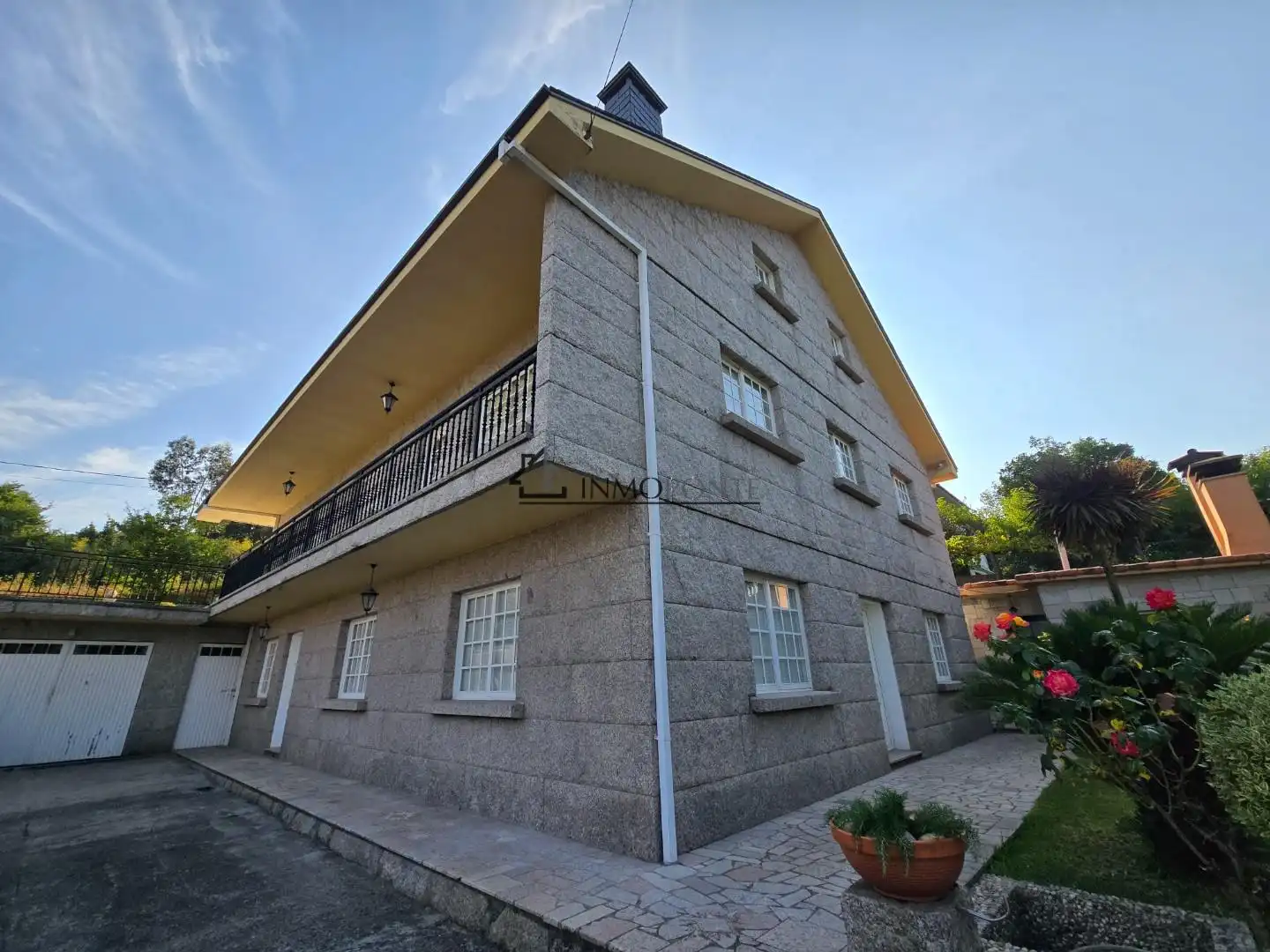 Vista exterior de Casa o xalet en venda en Pontevedra Capital  amb Calefacció, Jardí privat i Terrassa
