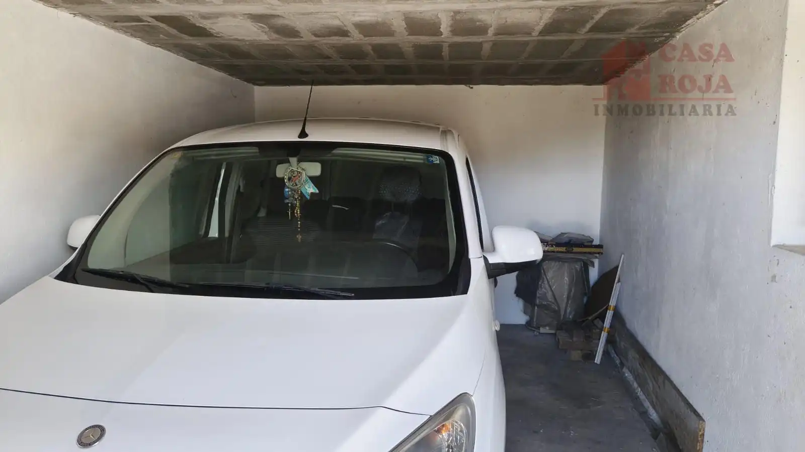 Aparcament de Casa o xalet en venda en Cangas  amb Calefacció, Terrassa i Moblat