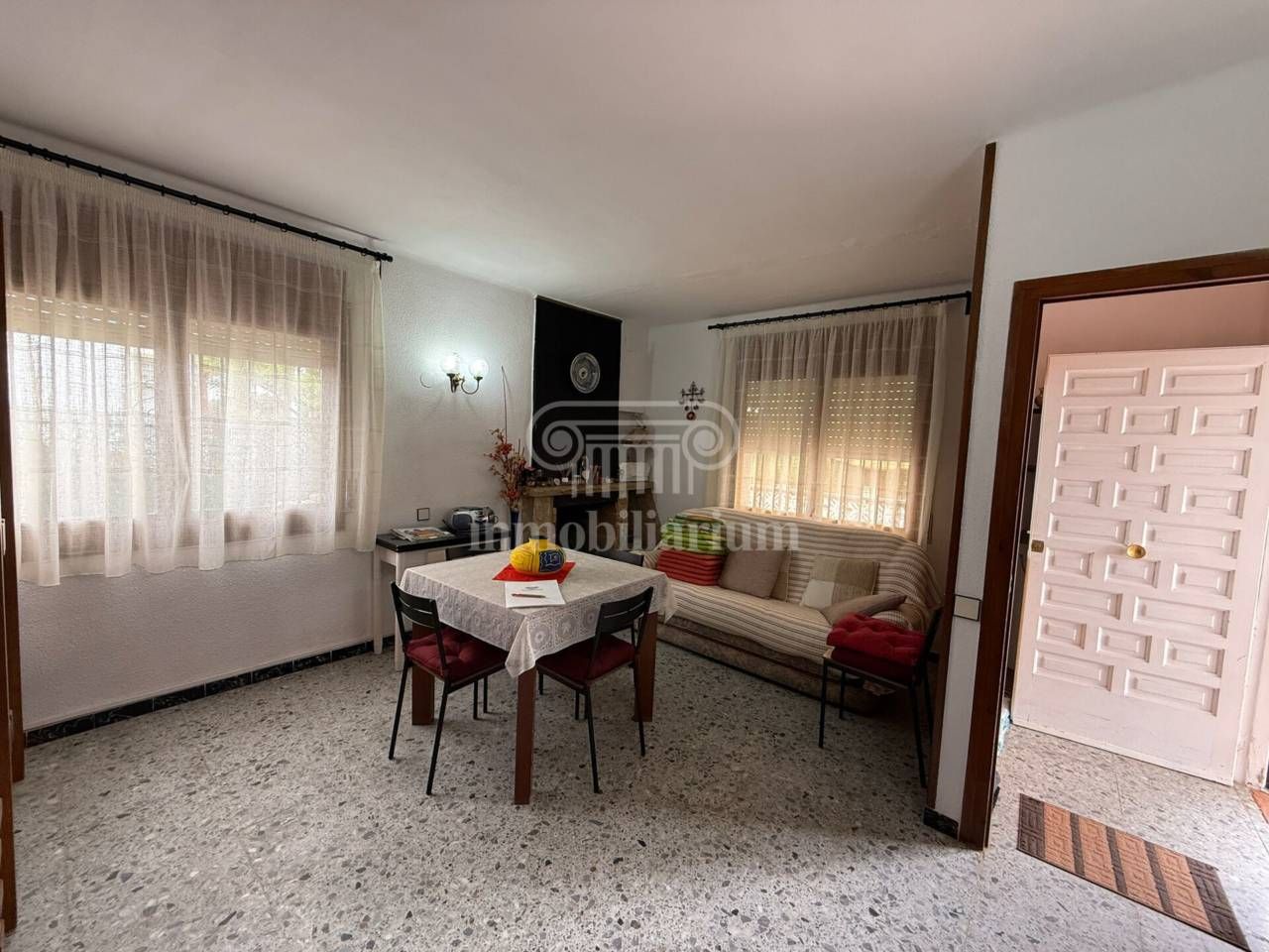 Sala d'estar de Casa o xalet en venda en Vidreres amb Jardí privat, Terrassa i Piscina