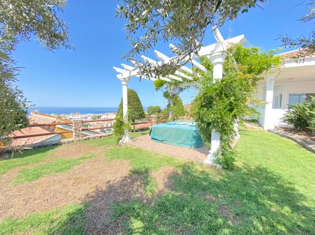 Terrassa de Casa o xalet en venda en Torrox amb Aire condicionat, Jardí privat i Traster
