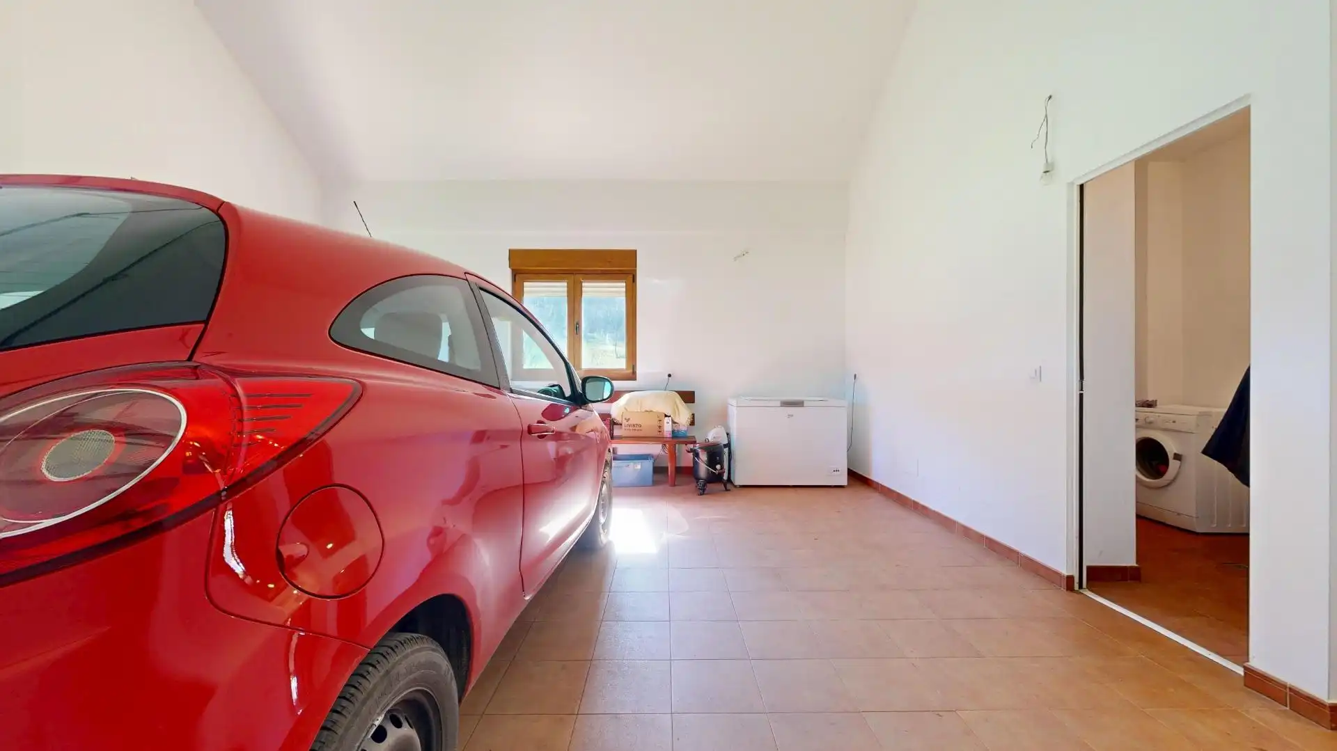 Parking of Houses for sale in Saro  with Heating, Private garden and Balcony