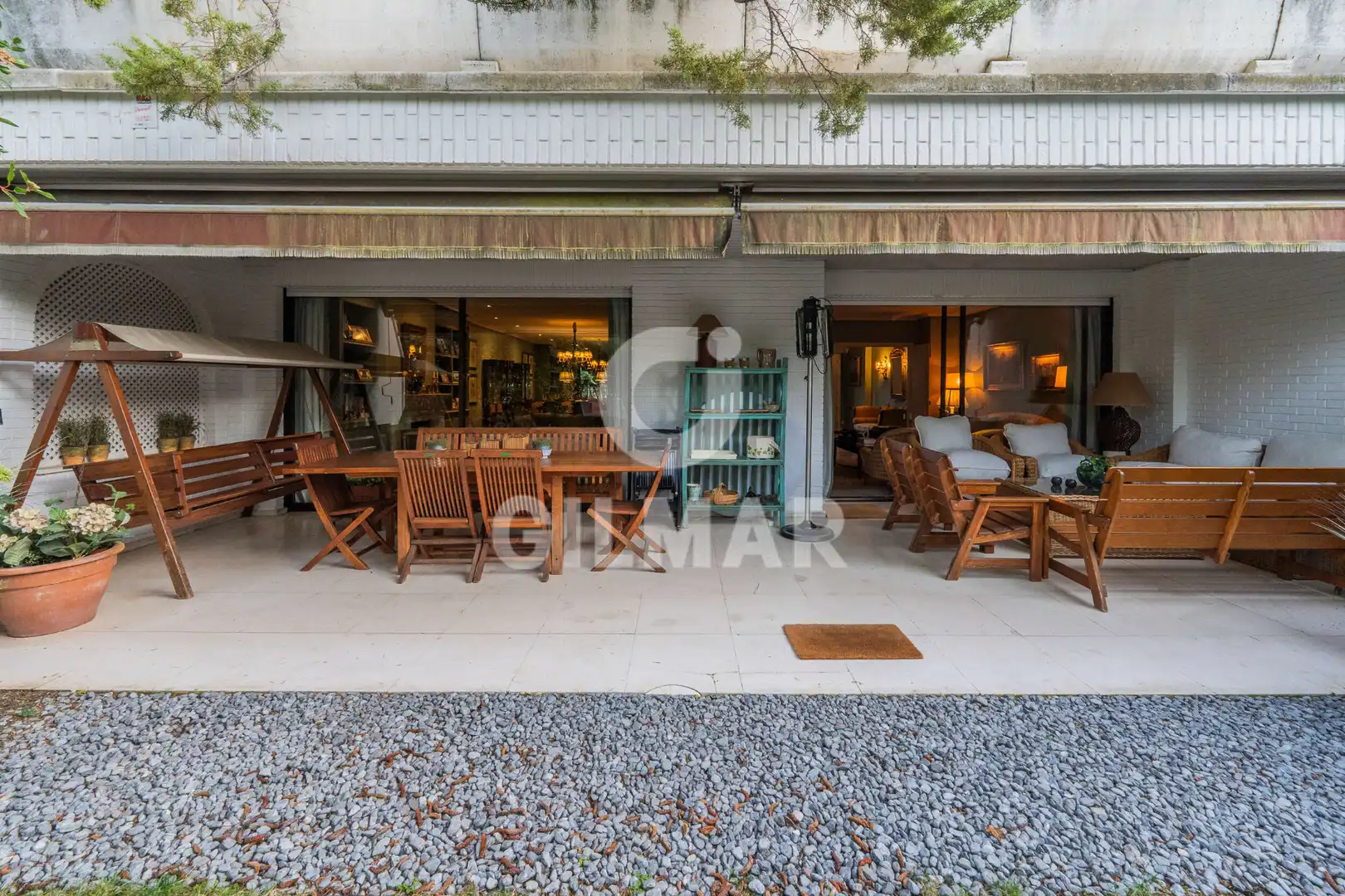 Terrasse von Einfamilien-Reihenhaus zum Verkauf in La Moraleja mit Klimaanlage, Heizung und Privatgarten