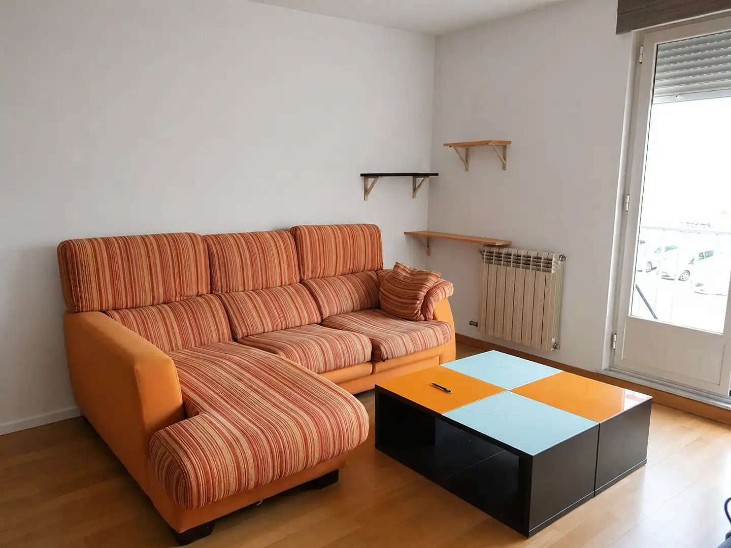 Sala d'estar de Apartament en venda en Castellanos de Moriscos amb Calefacció, Traster i Moblat