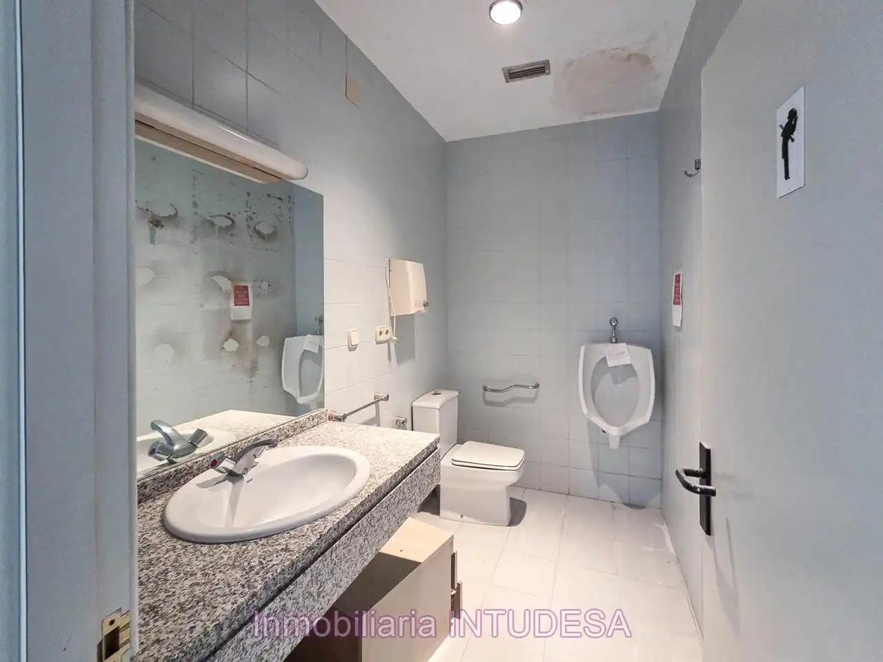 Baño de Local en venta en Tudela