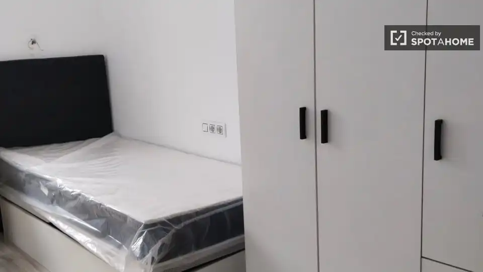 Habitación de Piso para compartir en Barcelona con Aire acondicionado, Calefacción y Amueblado
