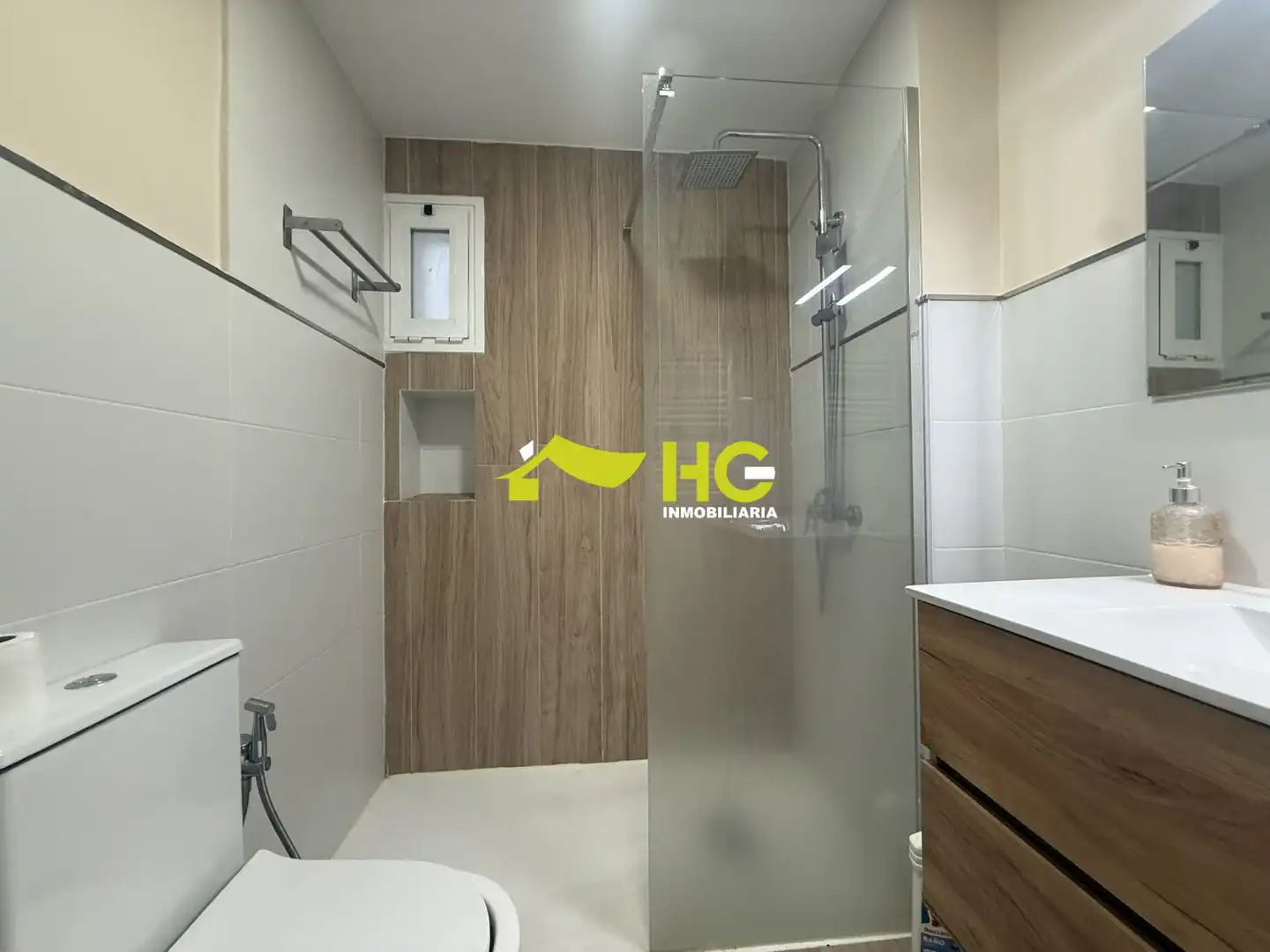 Baño de Piso de alquiler en Alcorcón con Aire acondicionado, Calefacción y Amueblado