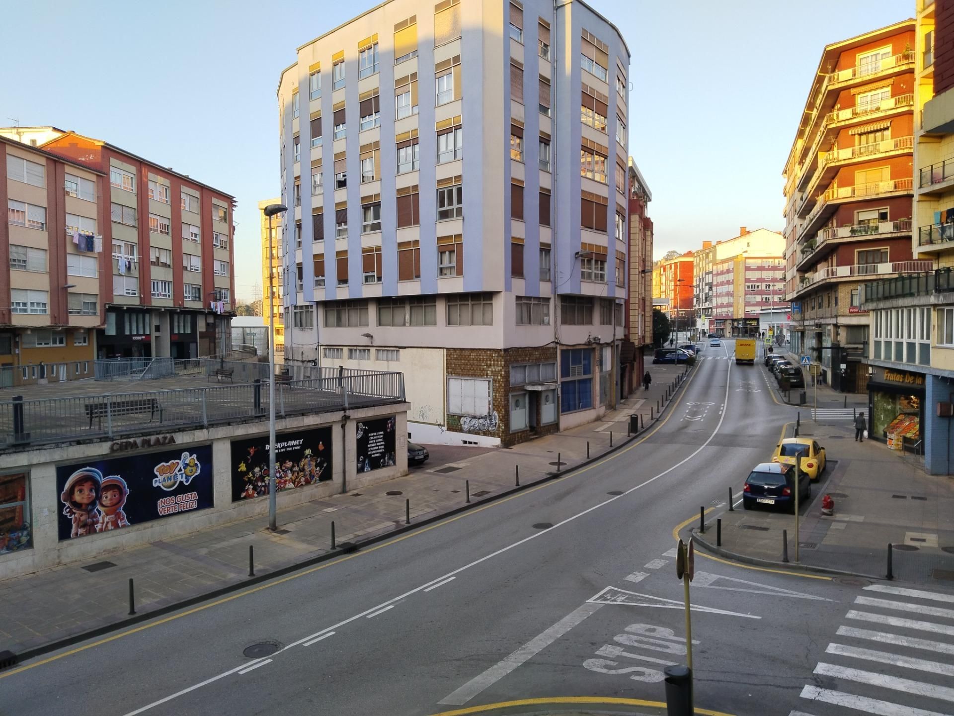 Vista exterior de Oficina de lloguer en Torrelavega  amb Calefacció