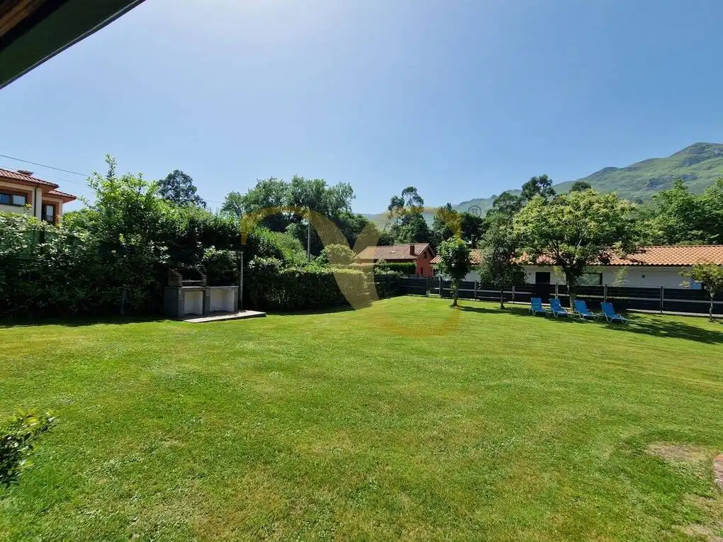 Jardí de Casa o xalet en venda en Llanes amb Calefacció, Jardí privat i Terrassa
