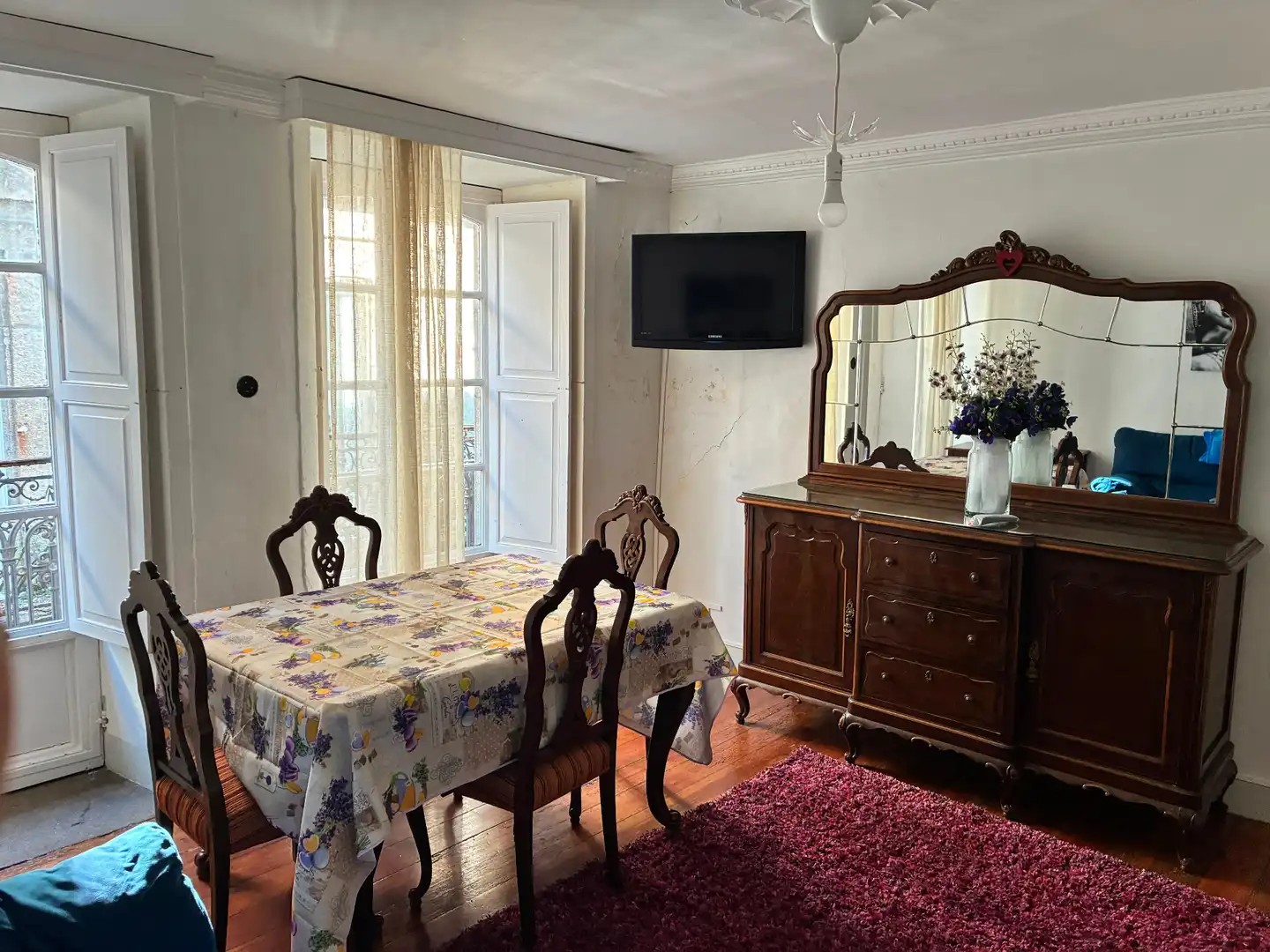 Menjador de Dúplex per a compartir en Santiago de Compostela  amb Calefacció, Parquet i Moblat