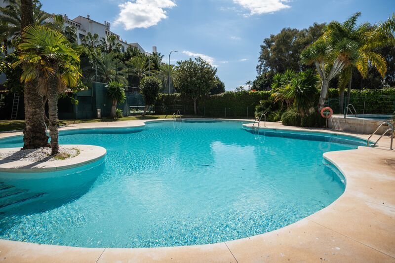 Schwimmbecken von Wohnung zum Verkauf in Marbella mit Heizung, Privatgarten und Terrasse