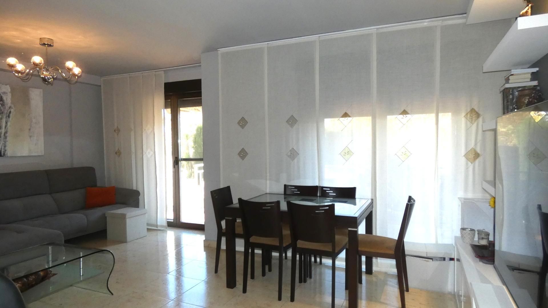 Menjador de Casa adosada en venda en Utebo amb Aire condicionat, Calefacció i Jardí privat