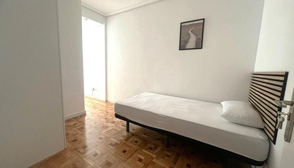 Foto 1 de Pis per a compartir a De Fermín Caballero, La Paz, Madrid