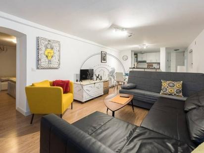 Living room of Apartment for sale in  Madrid Capital  with Heating and Furnished