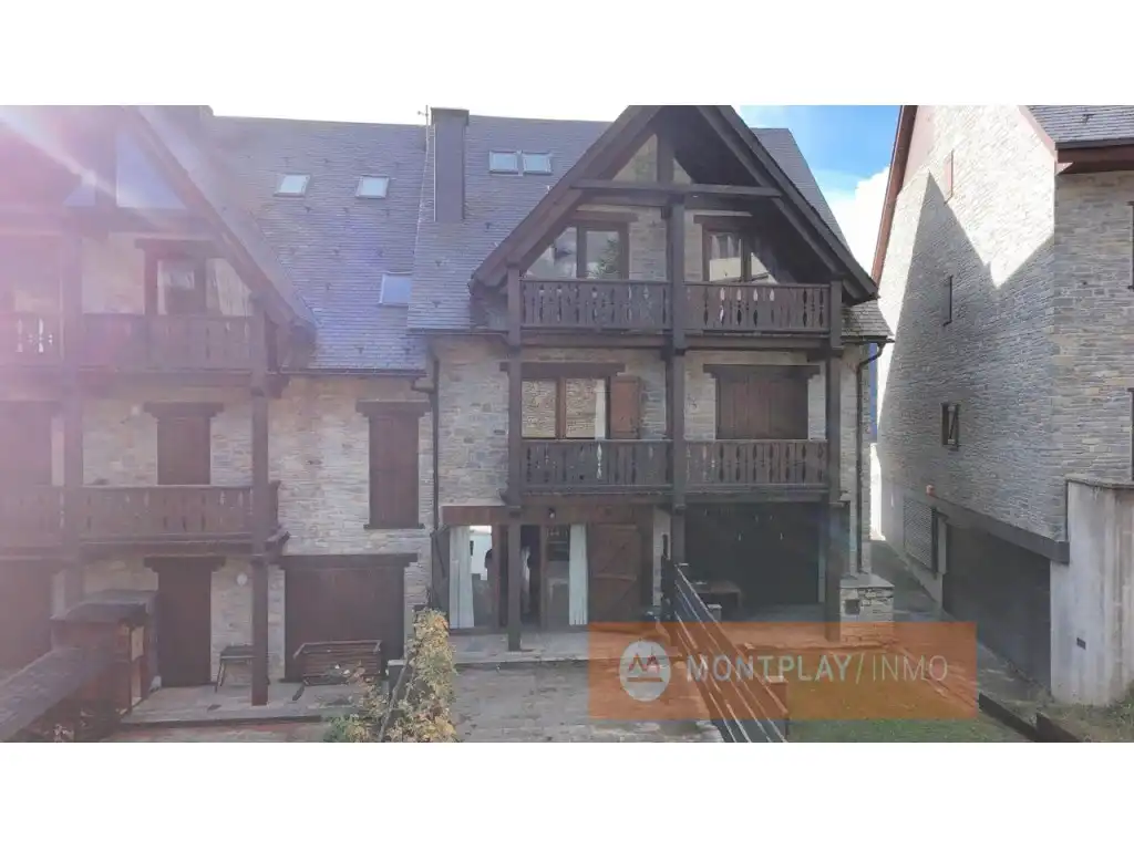 Vista exterior de Casa adosada en venta en Naut Aran