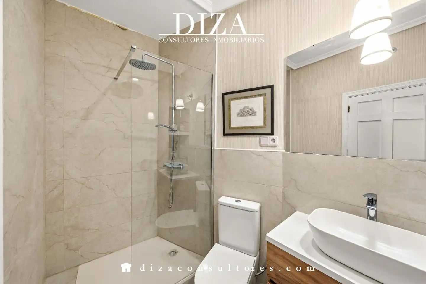 Bathroom of Flat for sale in Madrid  with Air Conditioner, Terrace and Furnished
