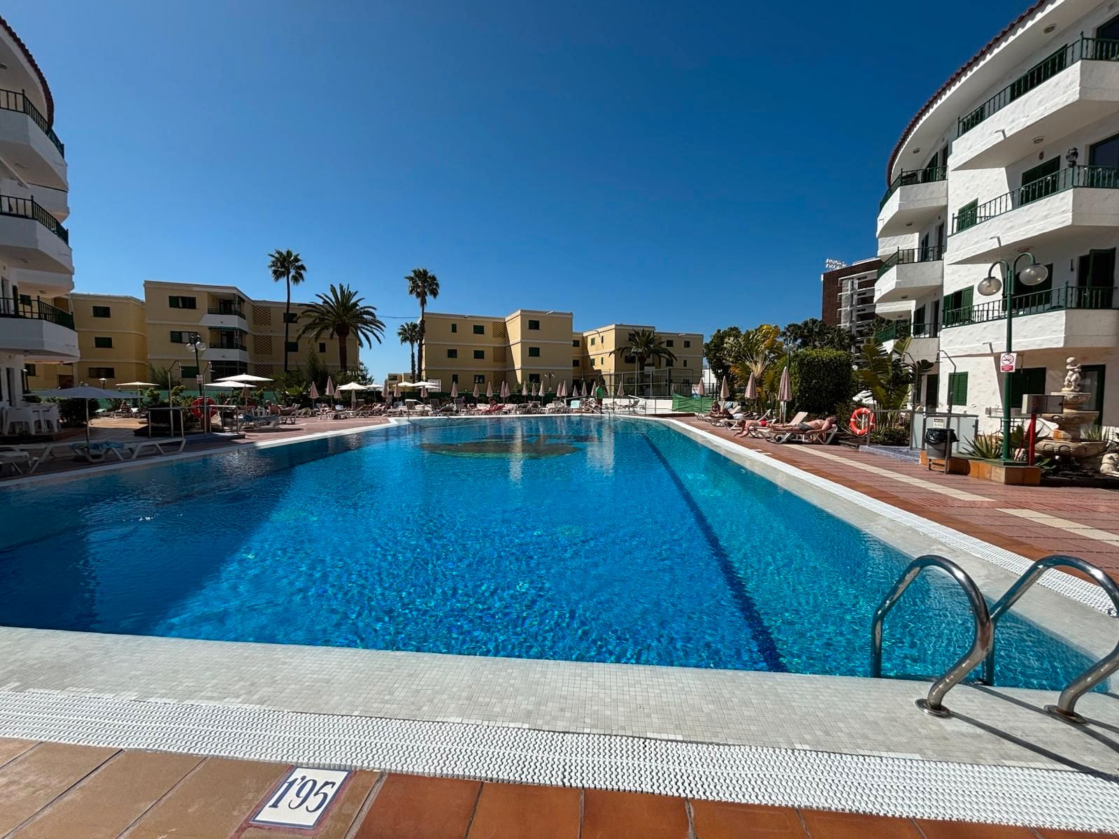 Piscina de Apartament en venda en San Bartolomé de Tirajana amb Terrassa i Piscina comunitària