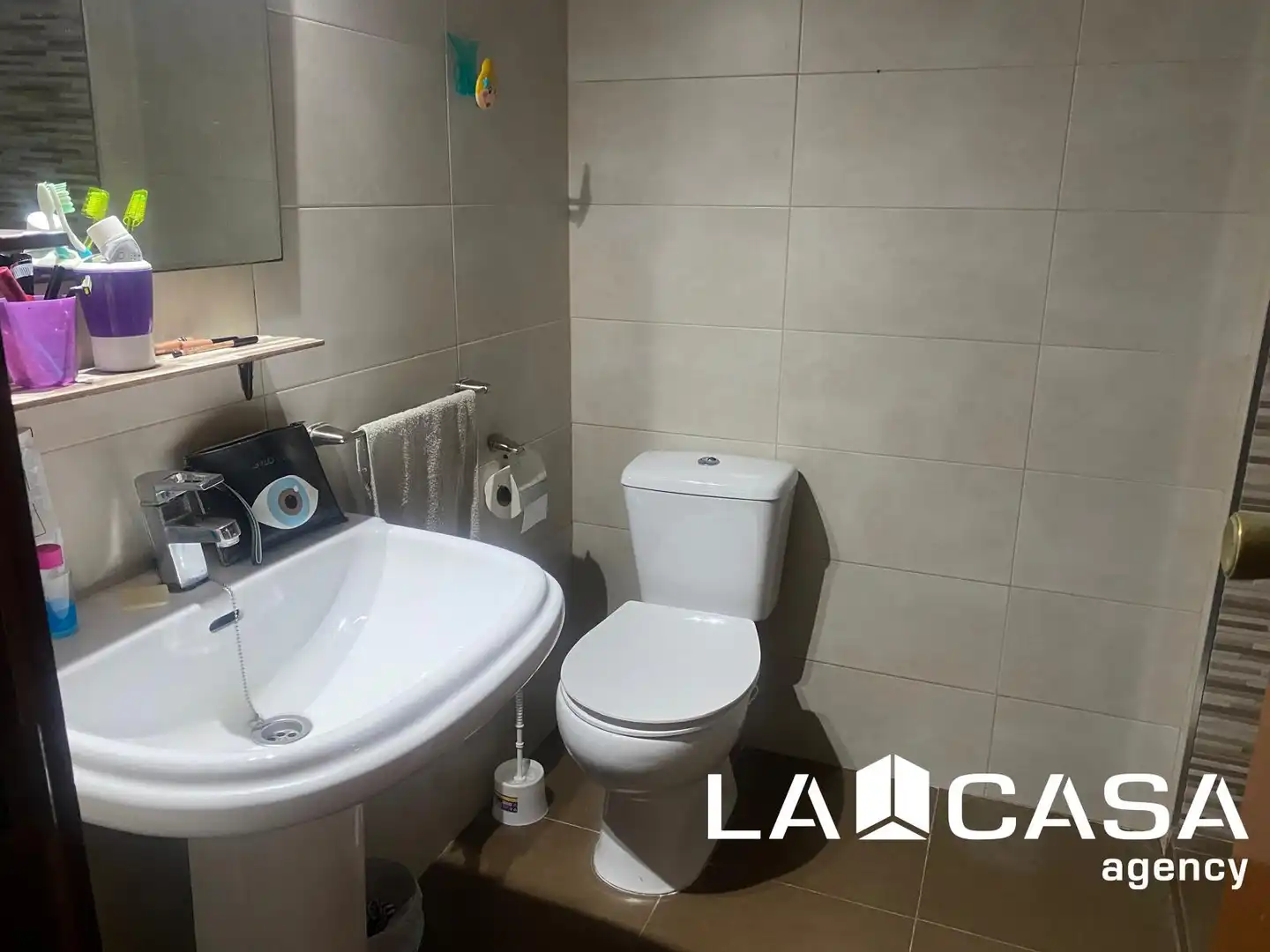 Badezimmer von Wohnung zum Verkauf in Dos Hermanas mit Klimaanlage und Terrasse