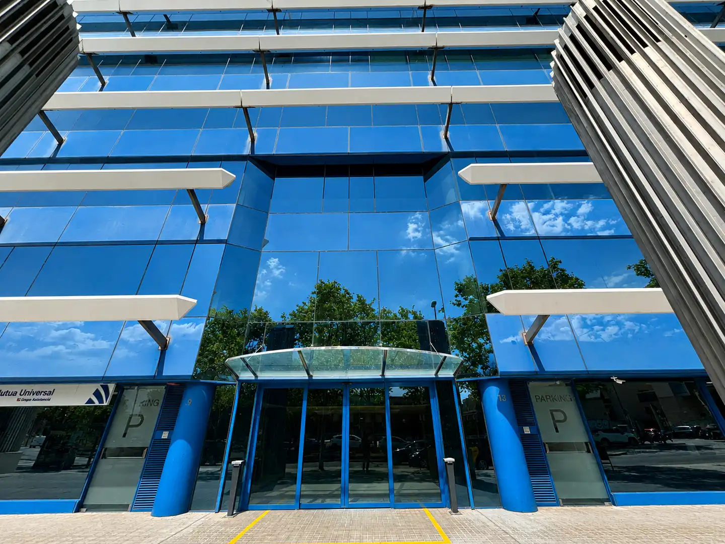 Vista exterior de Oficina en venda en Badalona amb Aire condicionat i Calefacció