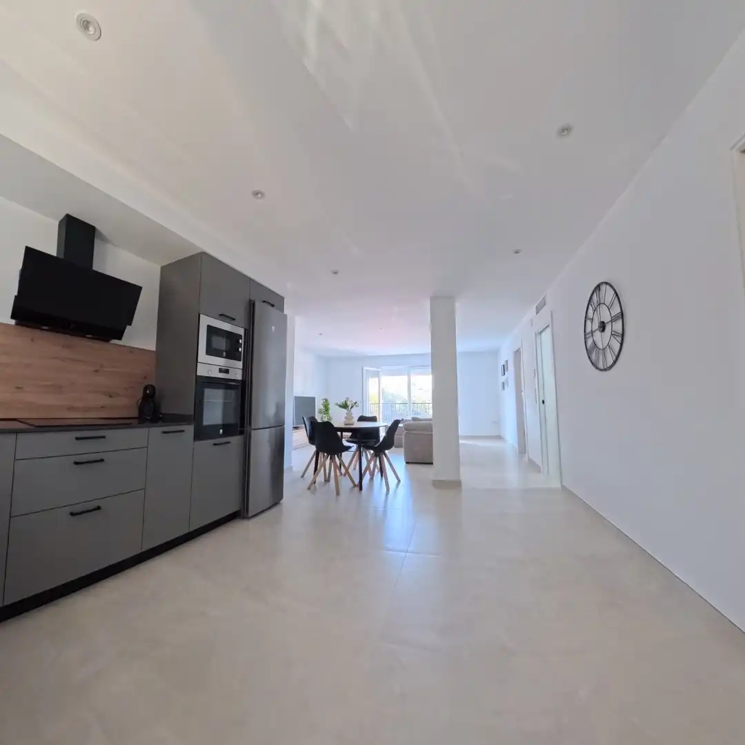 Cuina de Apartament de lloguer en Algarrobo amb Aire condicionat, Calefacció i Moblat