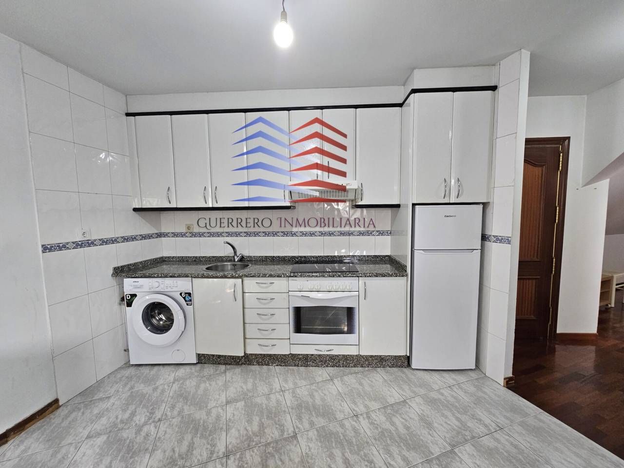 Cocina de Ático de alquiler en Ourense Capital  con Calefacción, Parquet y Amueblado
