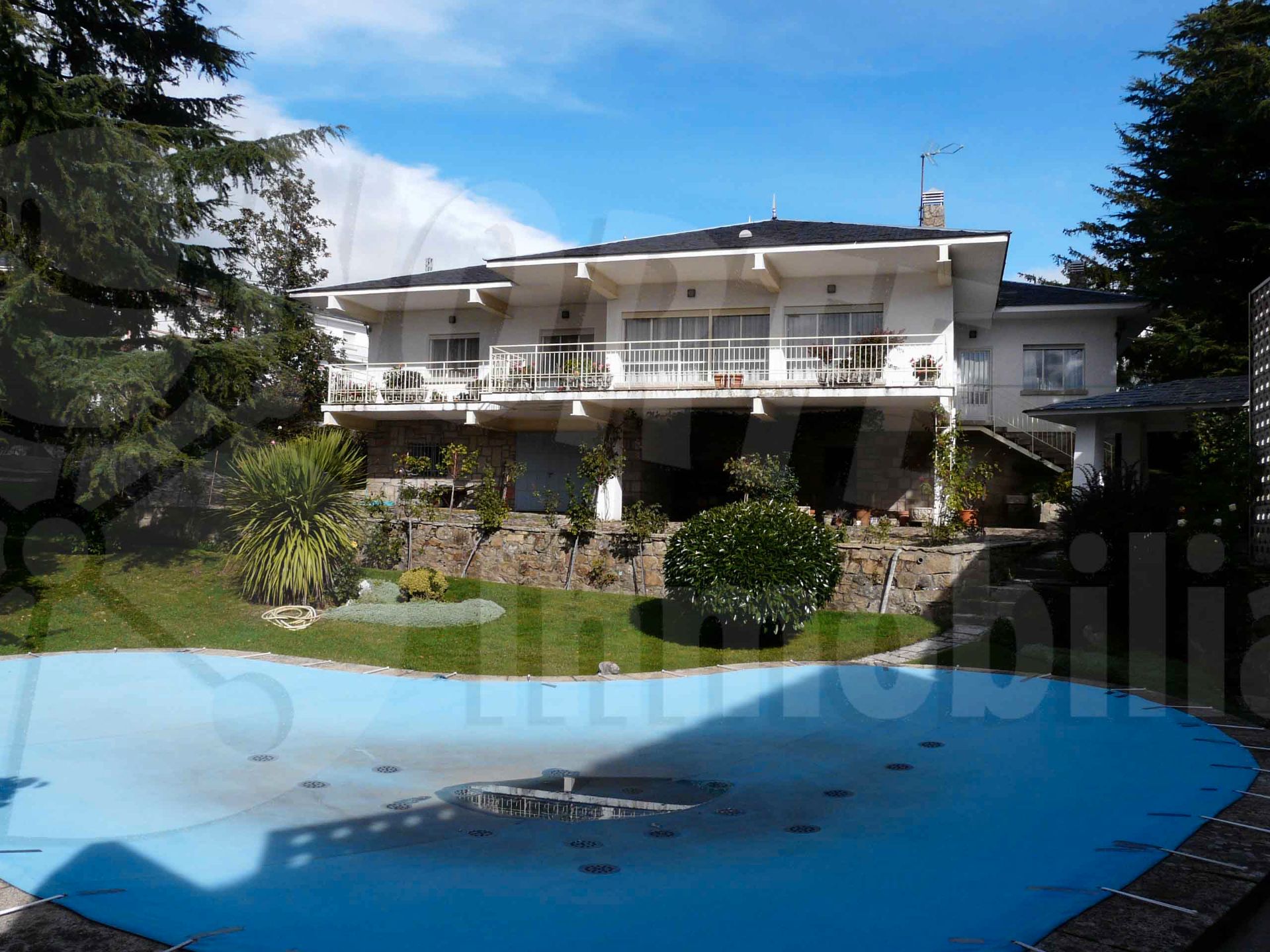 Vista exterior de Casa o chalet en venta en Miraflores de la Sierra con Calefacción, Jardín privado y Terraza