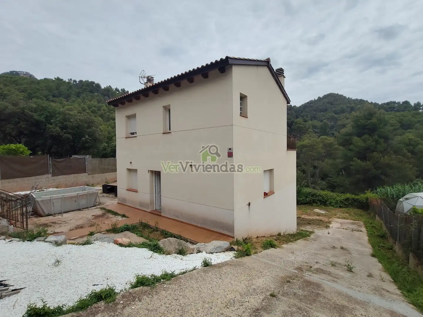 Vista exterior de Casa o chalet en venta en Corbera de Llobregat con Calefacción, Jardín privado y Parquet