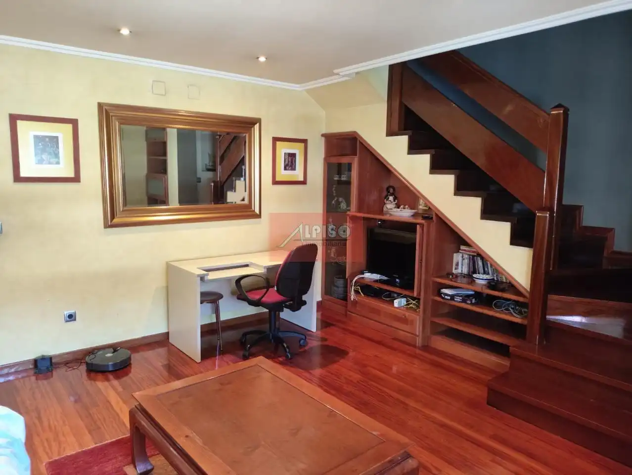 Living room of Duplexes for rent in Ourense Capital   with Heating, Parquet flooring and Furnished