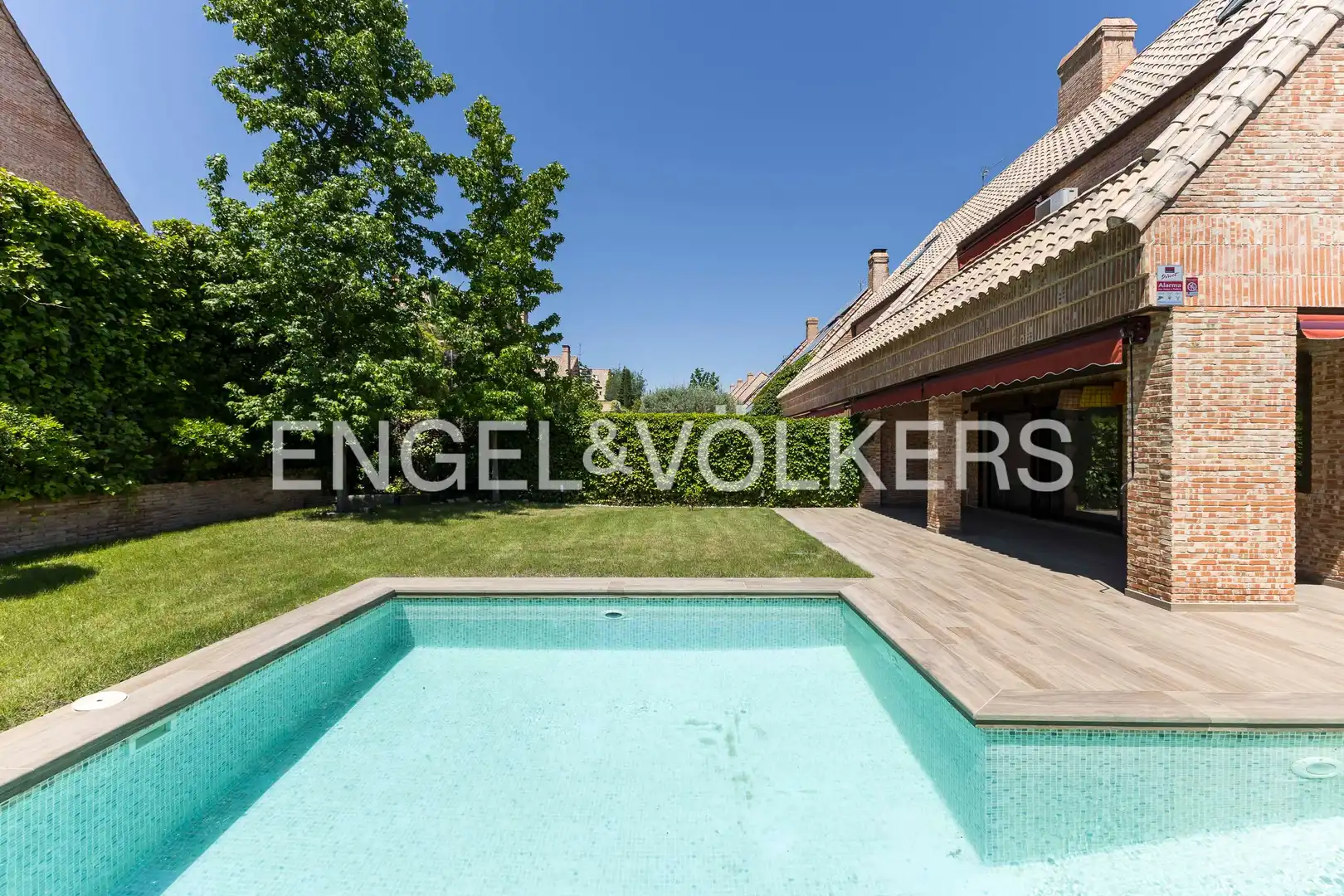 Swimming pool of Detached homes for sale in Villanueva del Pardillo  with Air Conditioner, Heating and Private garden