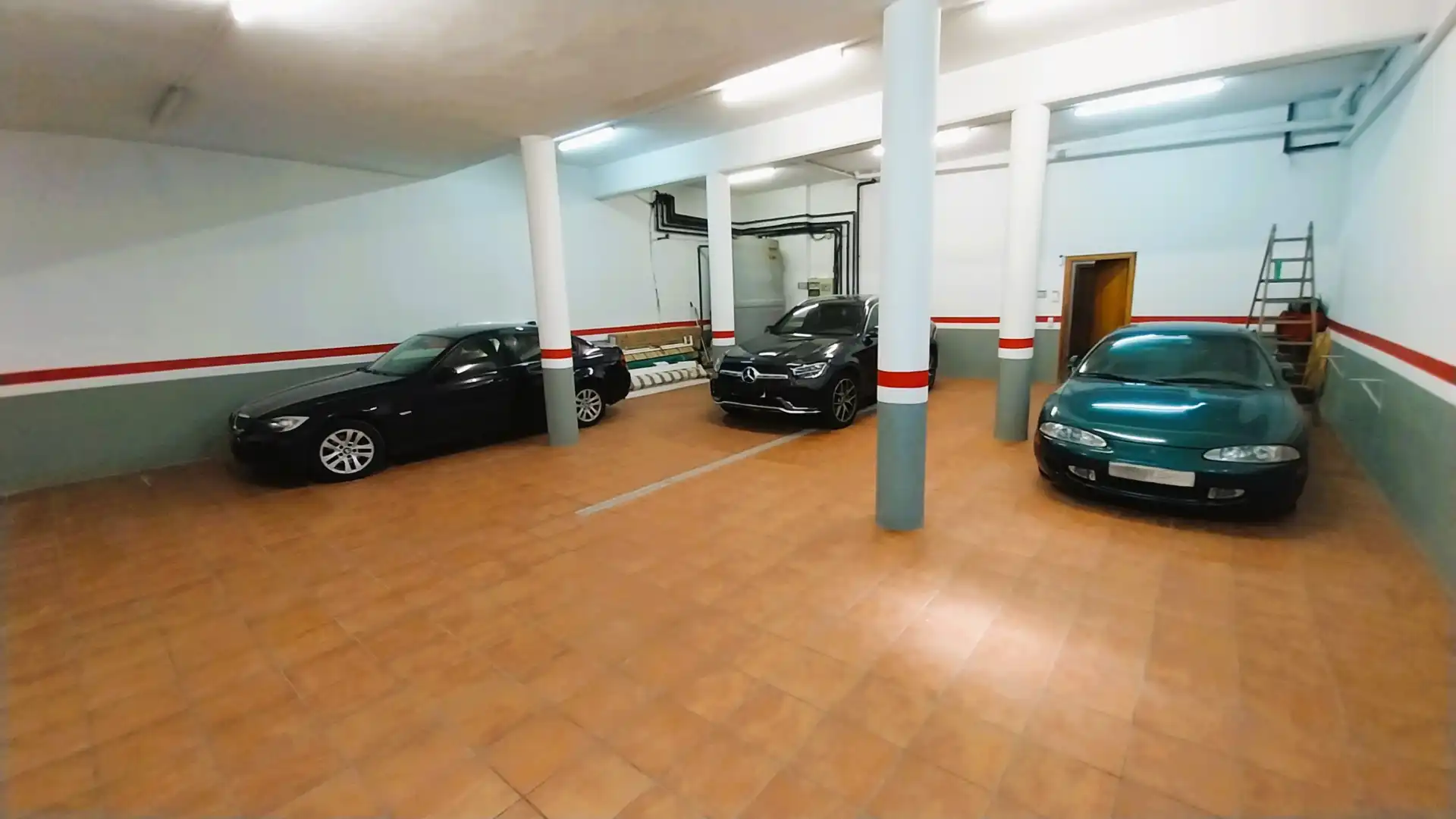 Parking de Casa o chalet en venta en Vallirana con Calefacción, Jardín privado y Trastero