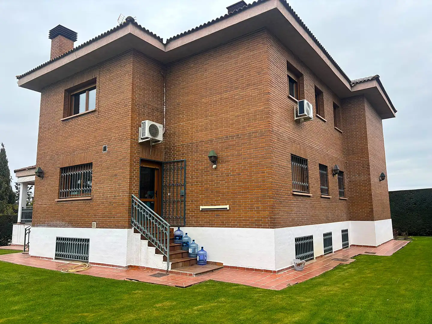 Vista exterior de Casa o xalet en venda en Pozuelo de Alarcón amb Aire condicionat, Calefacció i Jardí privat