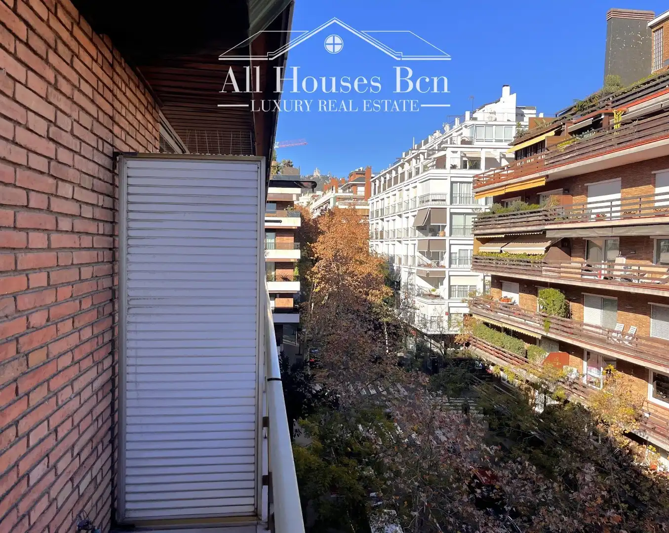 Vista exterior de Àtic en venda en Barcelona amb Aire condicionat, Calefacció i Terrassa