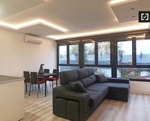 Living room of Flat to rent in  Madrid Capital  with Air Conditioner, Heating and Furnished