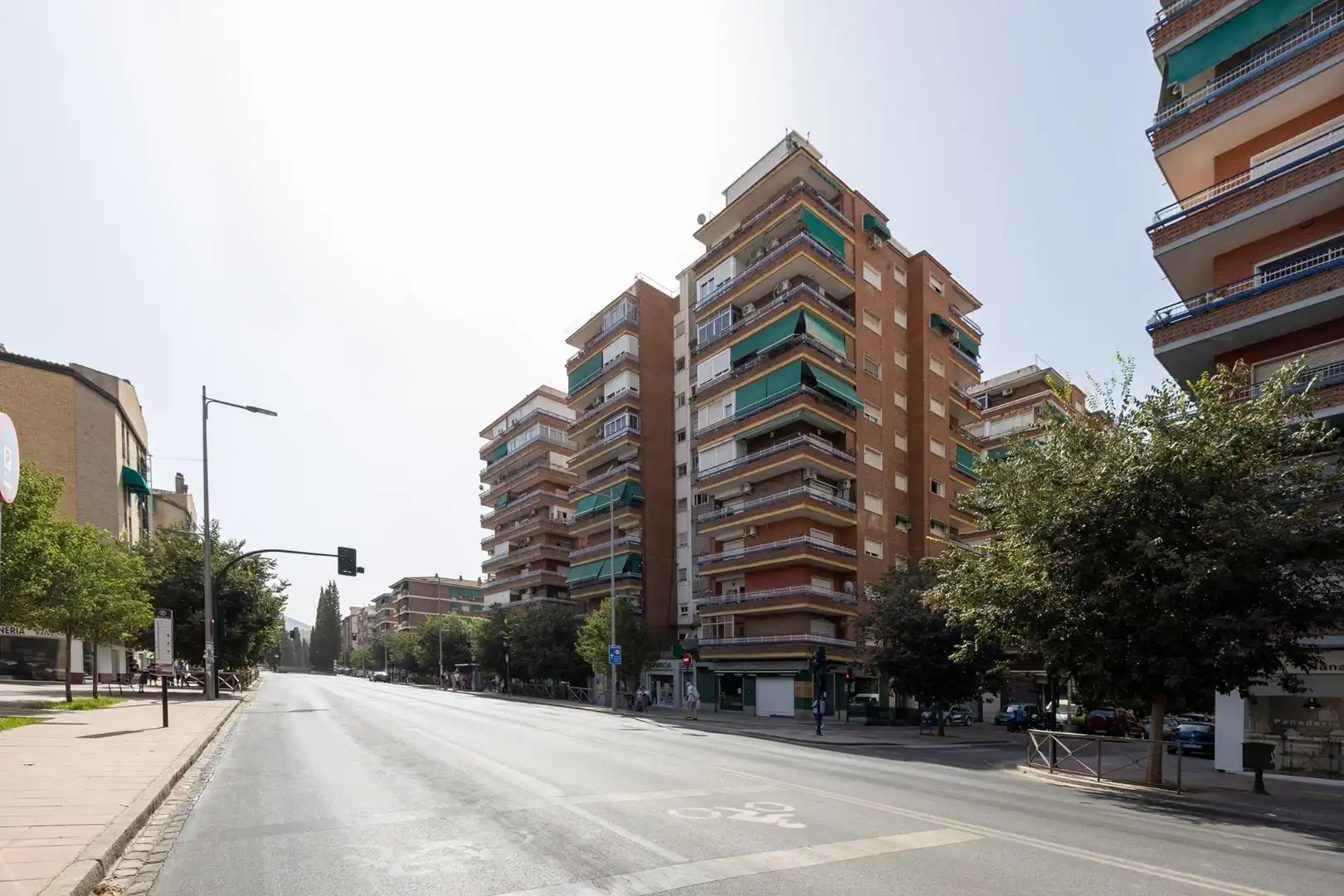 Vista exterior de Pis en venda en Granada amb Terrassa, Moblat i Balcó