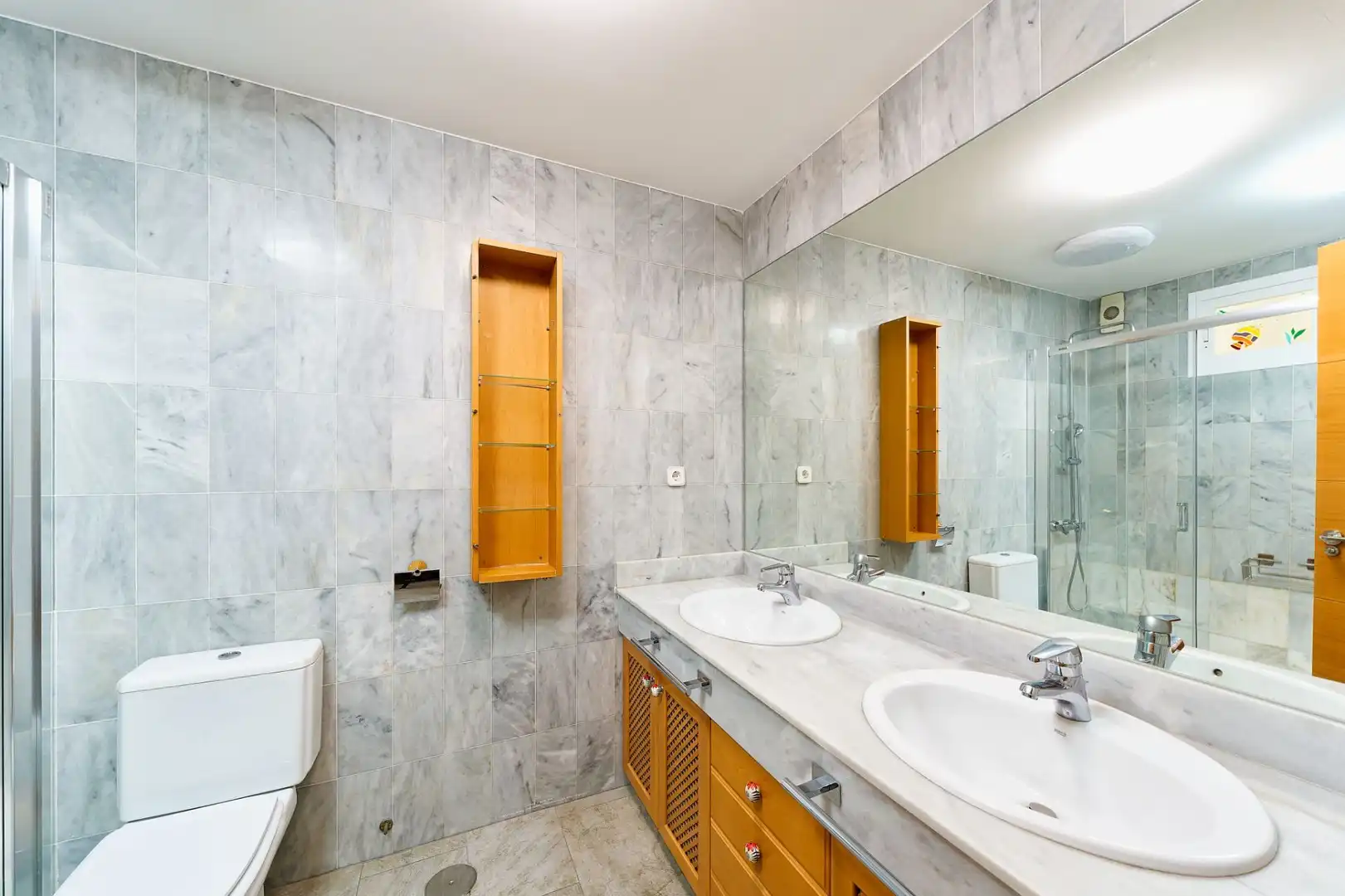 Bany de Casa o xalet en venda en Málaga amb Aire condicionat, Calefacció i Jardí privat