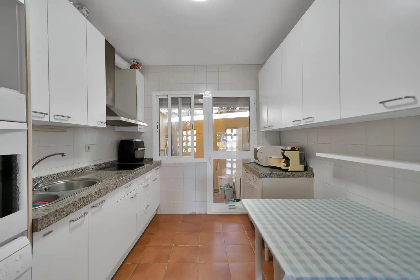 Cocina de Casa adosada en venta en Estepona con Aire acondicionado, Calefacción y Jardín privado