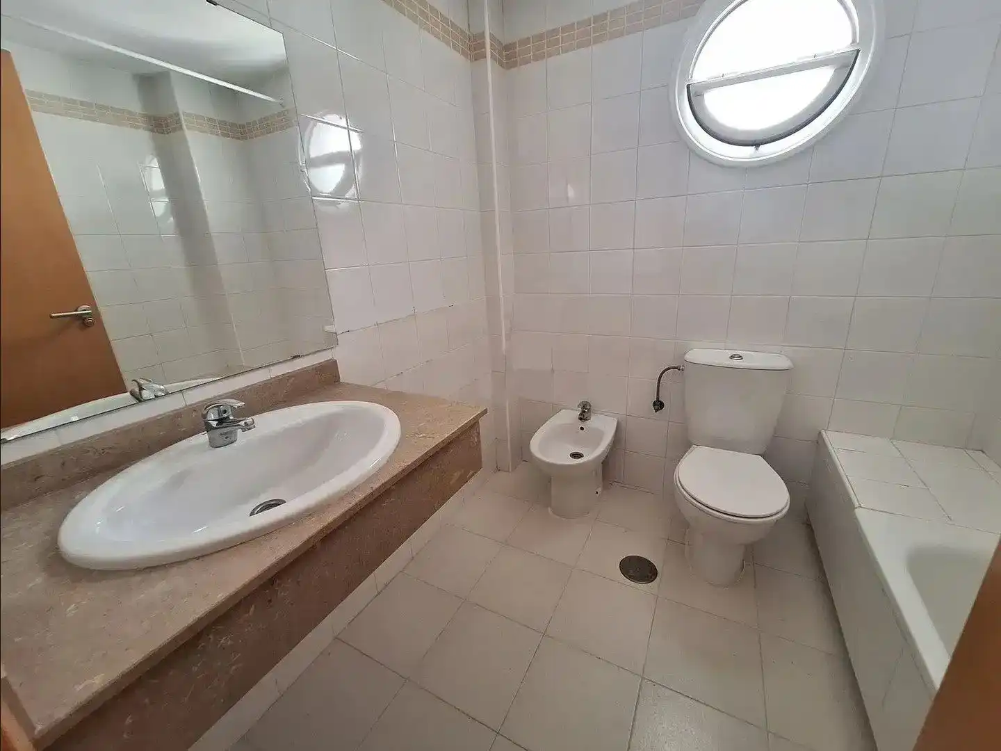 Bany de Casa o xalet en venda en Bollullos de la Mitación amb Terrassa i Balcó