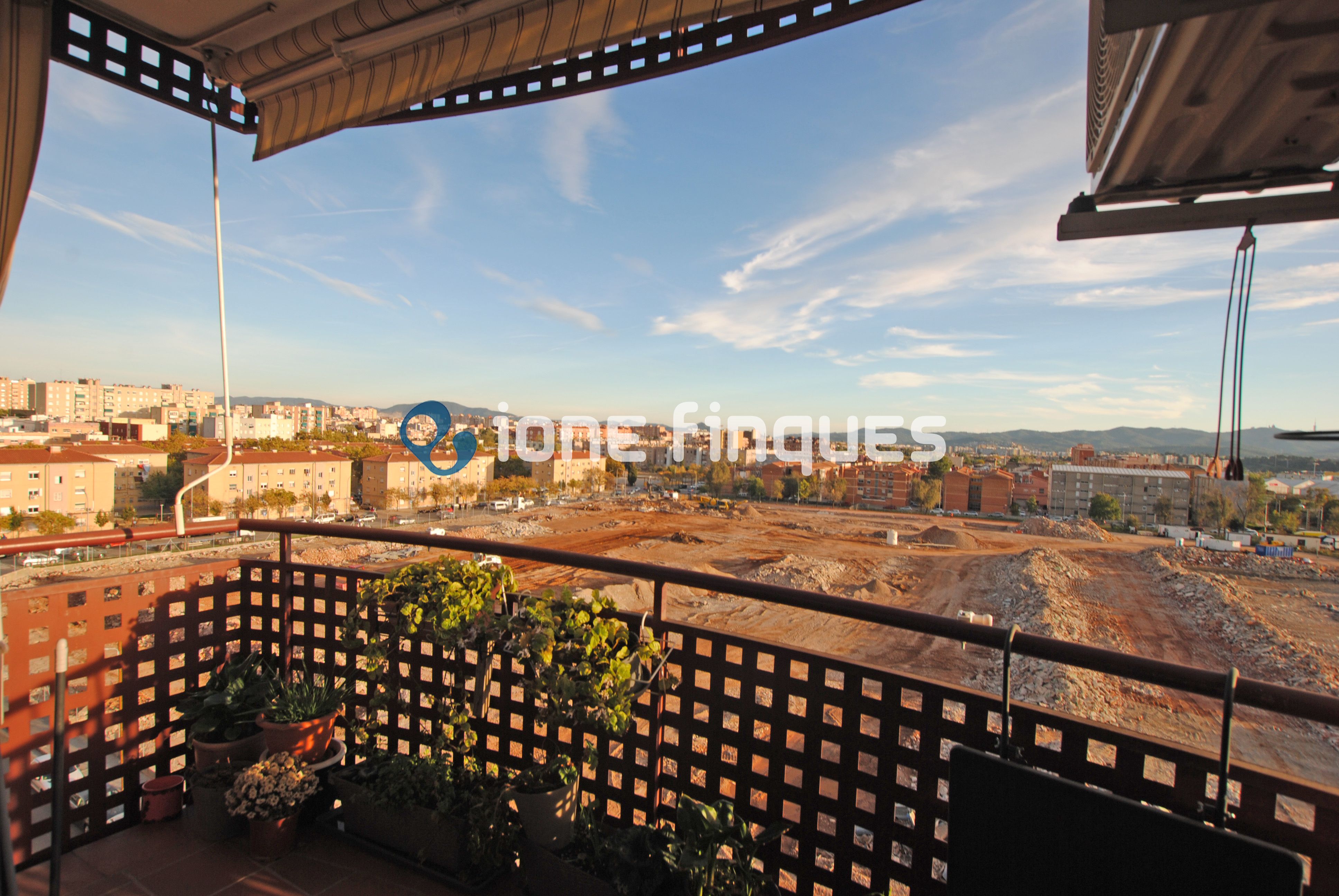 Vista exterior de Pis en venda en Sabadell amb Calefacció, Terrassa i Internet